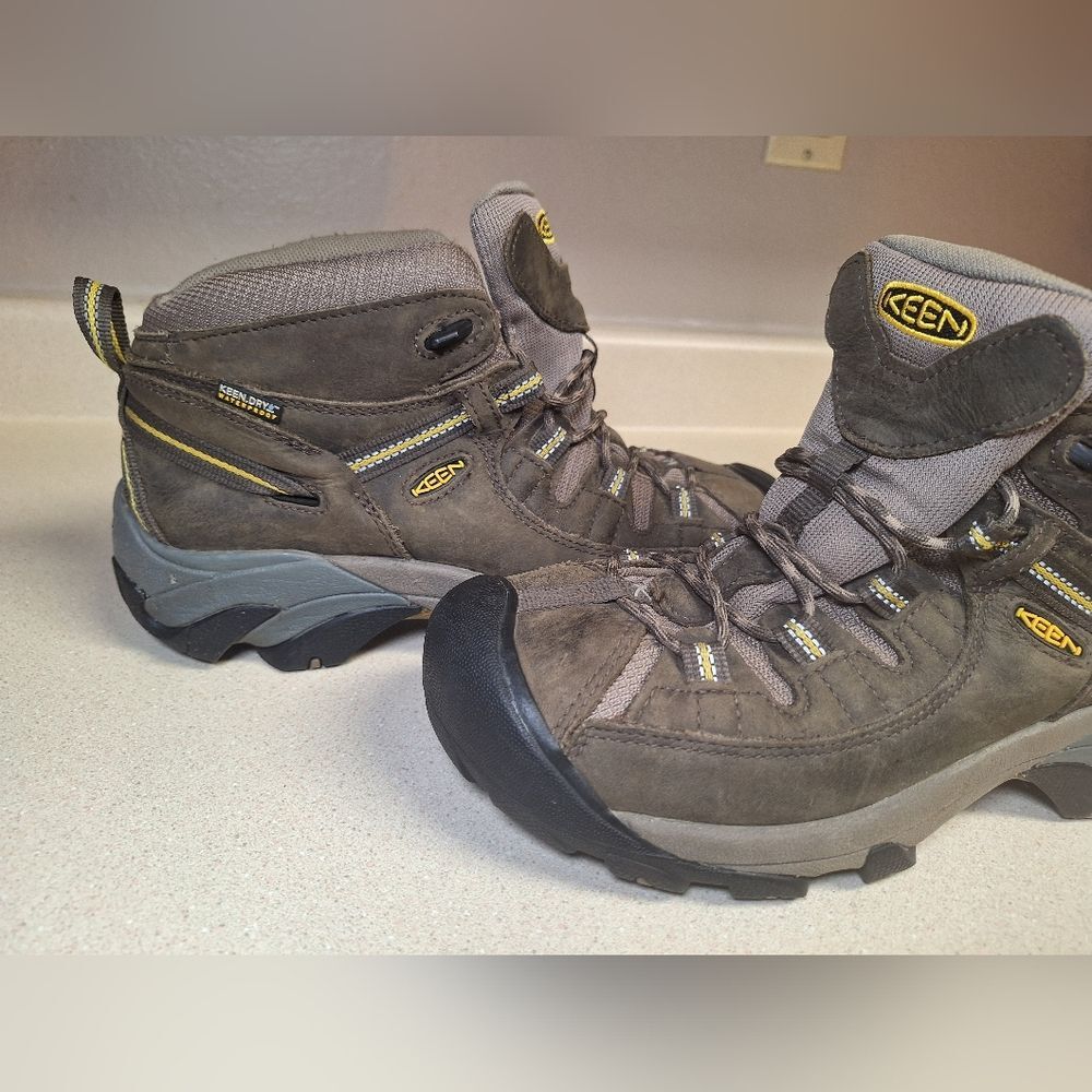Keen Brown and Yellow Hiking Boots Rugged Design - Picture 2 of 7